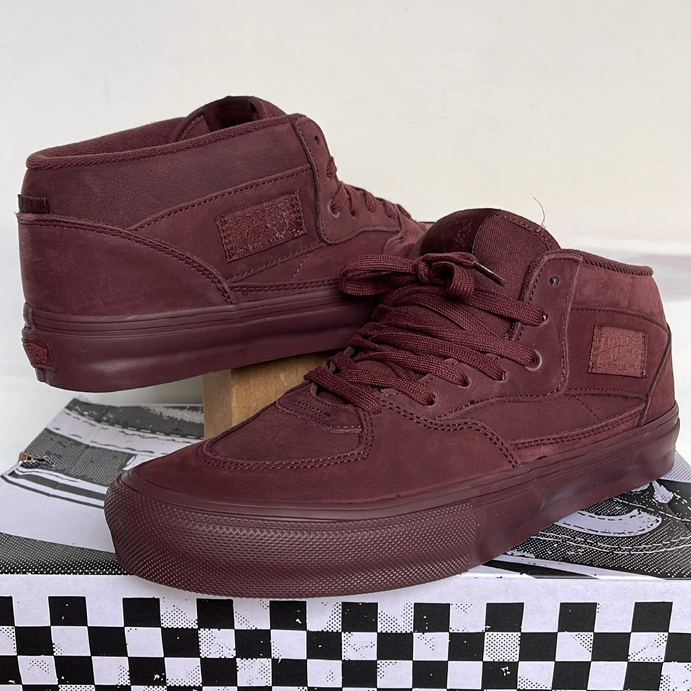 Vans Men’s Skate Half Cab
Mono Chocolate
VNDASFCDCHC
Sneakers - Picture 9 of 16